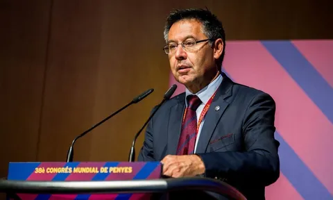 Không Coutinho, không Mahrez, Bartomeu lại khiến fan Barcelona dậy sóng