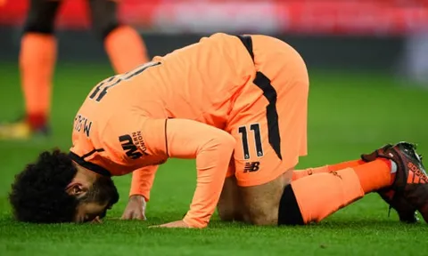 Không đá chính, Salah vẫn lập cú đúp vào lưới Stoke