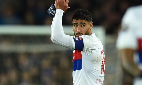 Không được qua Liverpool, Nabil Fekir buồn như "đưa đám"