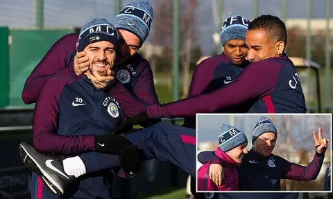 Không màng Tottenham, dàn sao Man City quậy tung sân tập