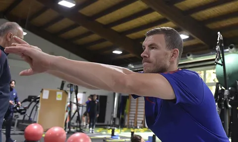 Không phải lên tuyển, Dzeko hăng hái tập luyện chờ Immobile