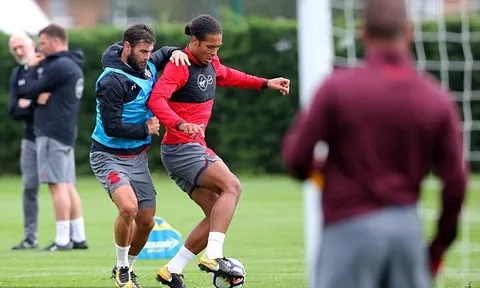 Không thể tới Liverpool, Van Dijk ngoan ngoãn trở lại tập luyện