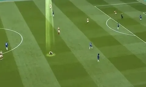 KHÔNG TƯỞNG: Guendouzi vái lạy Aubameyang ngay trên sân