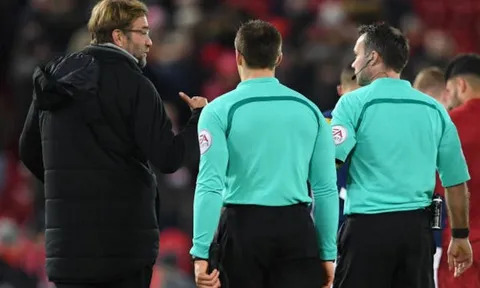 Klopp 'bám riết' trọng tài vì Liverpool bị từ chối bàn thắng