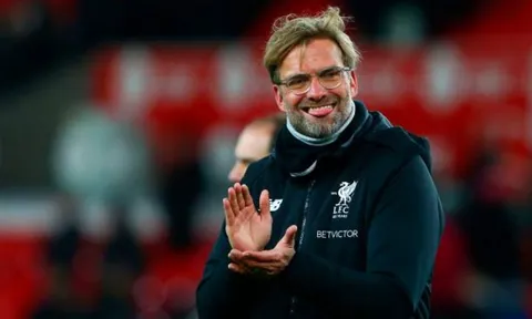 Klopp 'cực nhắng' khi Salah tỏa sáng từ băng ghế dự bị
