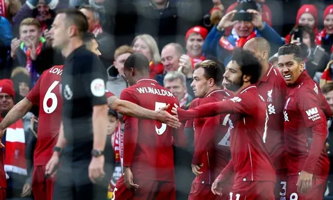 Klopp lần đầu nói về vẻ mặt 'đưa đám' khi ghi bàn của Salah