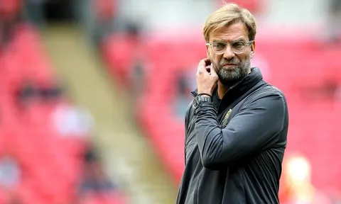 Klopp lôi cả... vợ ra để chấn chỉnh thái độ của Salah và Mane