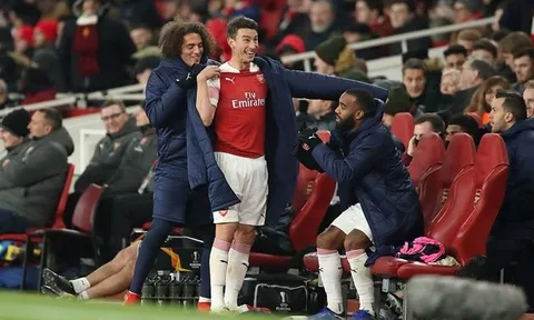 Koscielny bất ngờ với hành động đáp trả của đàn em ngày trở lại