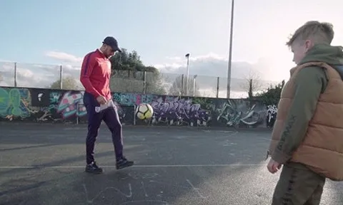 Kyle Walker cực bảnh trong clip truyền tải giấc mơ bóng đá