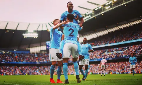 Man City vung tiền vì Kyle Walker là đúng!