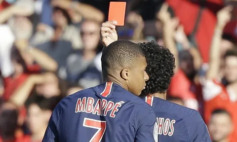 Mbappe nhận thẻ đỏ và gót chân Achilles của 'nhà vua'