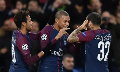 Kylian Mbappe liên tục làm khổ hàng thủ Monaco