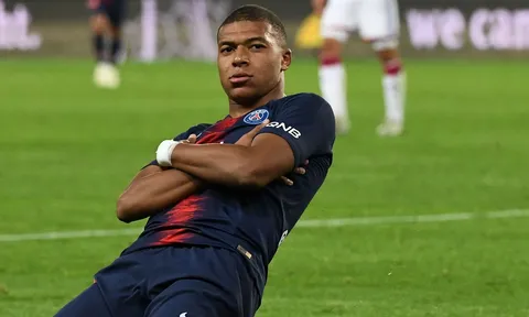Xavi giải thích vì sao Mbappe chưa thể so sánh với Messi và Ronaldo