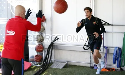 La Liga tạm nghỉ, dàn sao Barcelona vẫn tập bở hơi tai