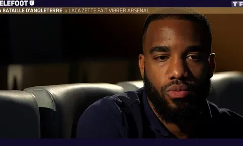 Lacazette: Giroud không phàn nàn khi dự bị cho tôi