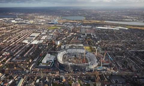 Lại tung ảnh sân mới, Tottenham khiến CĐV háo hức