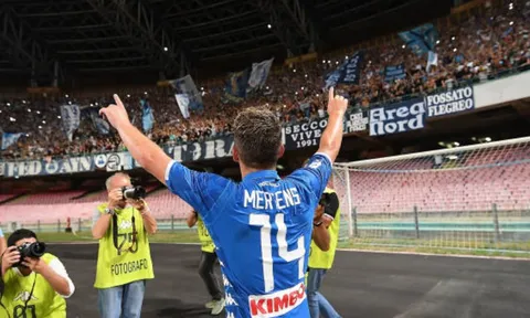 Lại tung chiêu cũ, Napoli quyết không để Juventus bỏ rơi
