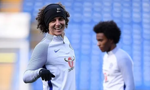 Làm hòa với Conte, Luiz tươi như được mùa khuấy động sân tập Chelsea