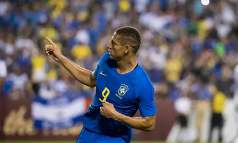 Lần đầu đá chính tại Brazil, Richarlison đã 'ăn đứt' Neymar về khoản này