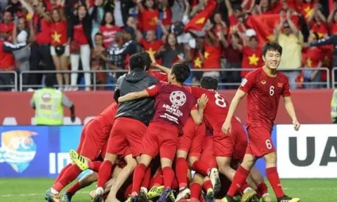 Đến huyền thoại Everton cũng chúc mừng ĐT Việt Nam