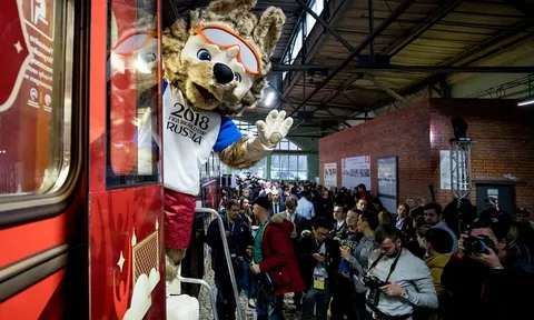 Linh vật World Cup 2018 khiến Moscow náo loạn