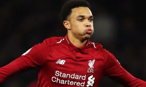 'Liverpool không cần mua thêm hậu vệ'