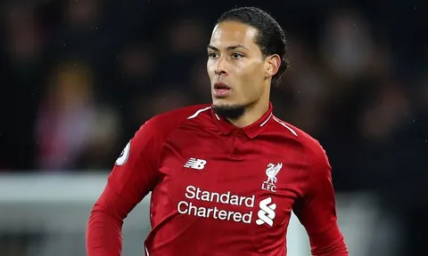 Liverpool 'lợi dụng' Man Utd để câu hợp đồng khủng