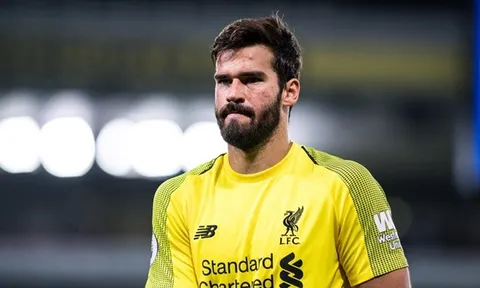 Liverpool tìm thầy mới cho Alisson Becker, cái tên từ Man United
