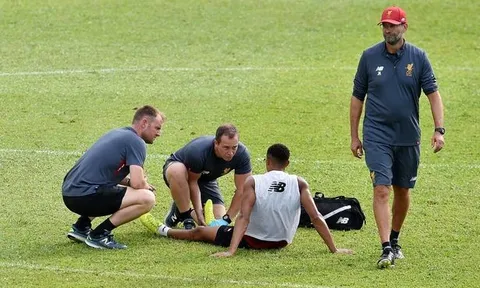 Liverpool 'trảm' cánh tay phải của Jurgen Klopp trước đại chiến Man Utd