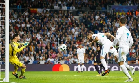 Lloris được CĐV "tâng lên mây" sau khoảnh khắc thiên tài