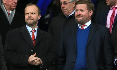 Mặc Woodward, 'tay to' BLĐ M.U công khai chống lưng Mourinho bằng hành động này