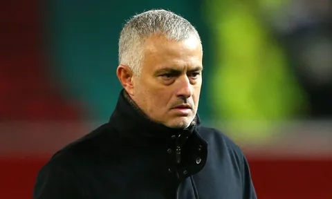 Lộ điều khoản bí mật khiến BLĐ M.U chưa thể sa thải Mourinho