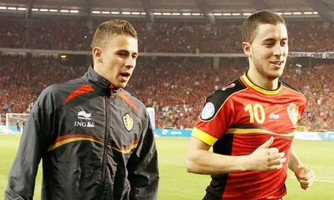 Lộ điều khoản bí mật, M.U và Liverpool lao vào giành chữ ký Hazard