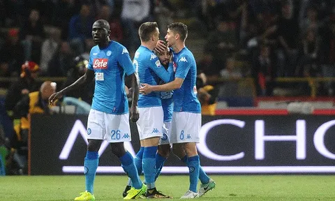 'Lột xác' hiệp hai, Napoli theo sát Juve, Inter