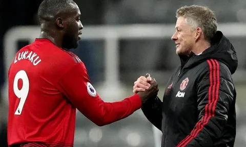 Lukaku bay cao cùng MU: Niềm tin của Solskjaer