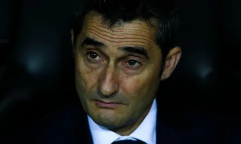 Lực lượng mỏng manh, HLV Barca vẫn dửng dưng về chuyển nhượng