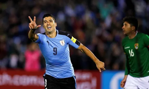 Luis Suarez lập cú đúp, Uruguay giành vé trong trận cầu 6 bàn thắng