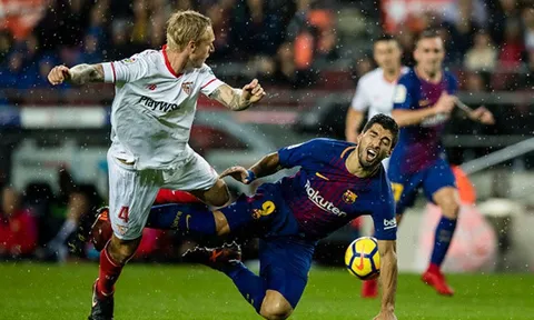 Luis Suarez trên đường thành nạn nhân của Messi
