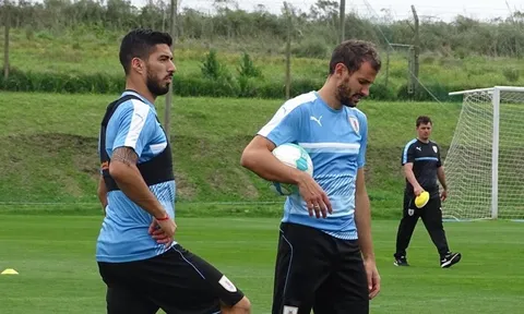 Luis Suarez trở lại tập luyện cùng đồng đội