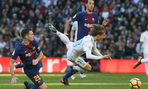Luka Modric chơi tệ trước Barcelona