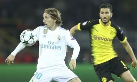 Luka Modric làm chủ tuyến giữa trận gặp Dortmund