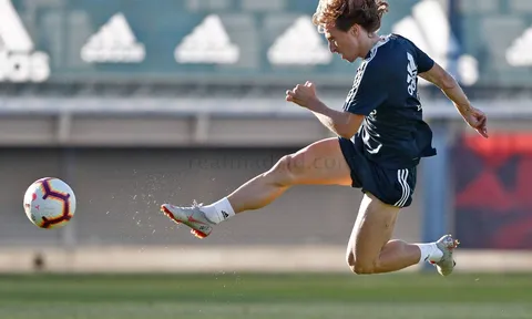 Luka Modric tái hiện tuyệt đỉnh Kung-Fu của Châu Tinh Trì