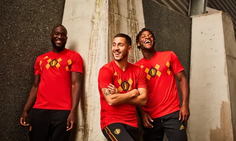 Lukaku, Hazard rạng rỡ ra mắt áo đấu mới của 'Quỷ đỏ'
