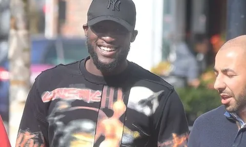 Lukaku hớn hở dạo phố sau khi 'mở hàng' ở Champions League