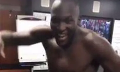 Lukaku và "đồng bọn" quậy banh phòng thay đồ sau trận thắng Newcastle