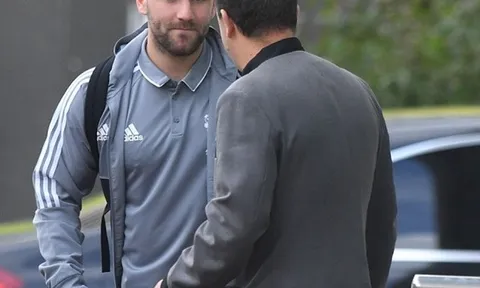 Luke Shaw rạng rỡ trong ngày hội quân của Quỷ đỏ