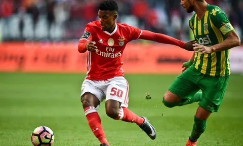 Lý do Barcelona quyết mua Nelson Semedo
