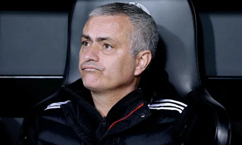 Tại sao đến bây giờ Man Utd mới đưa ra quyết định sa thải Mourinho?