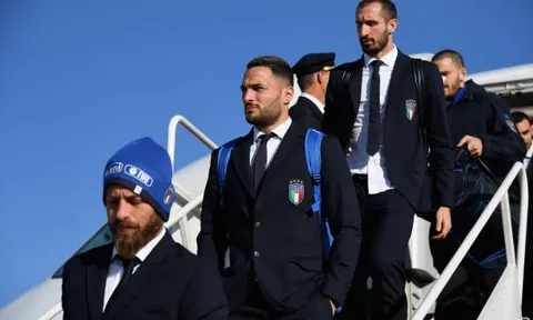 Mặc áo đen, 'mặt đưa đám', Italia trở về sau thất bại