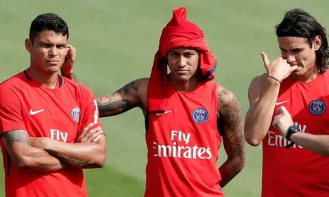Mặc kệ Barca, Neymar quậy tưng trên sân tập PSG